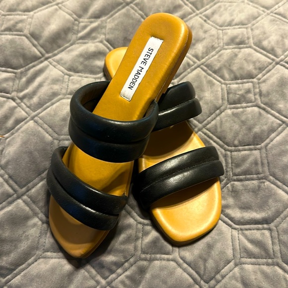 Women’s Steve Madden sandals Black and Tan size 8 - Picture 1 of 3